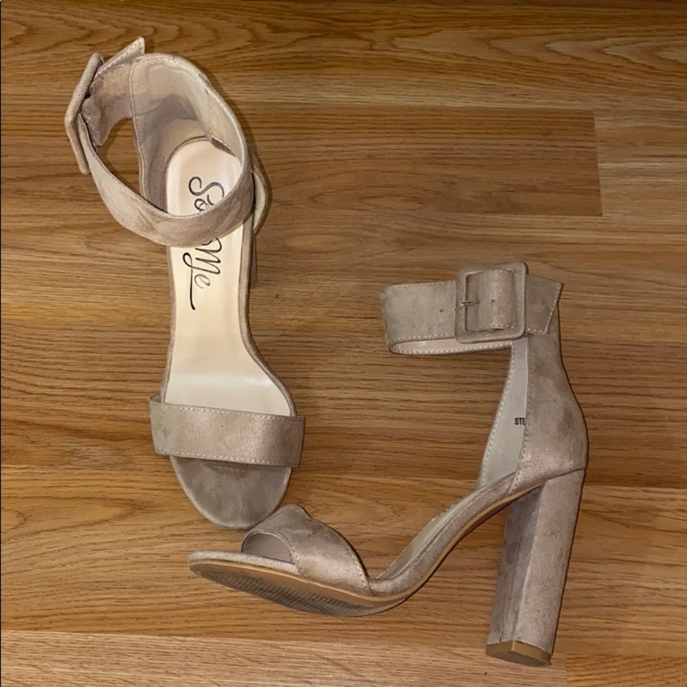 One time worn, chunky strap heels, tan-7.5